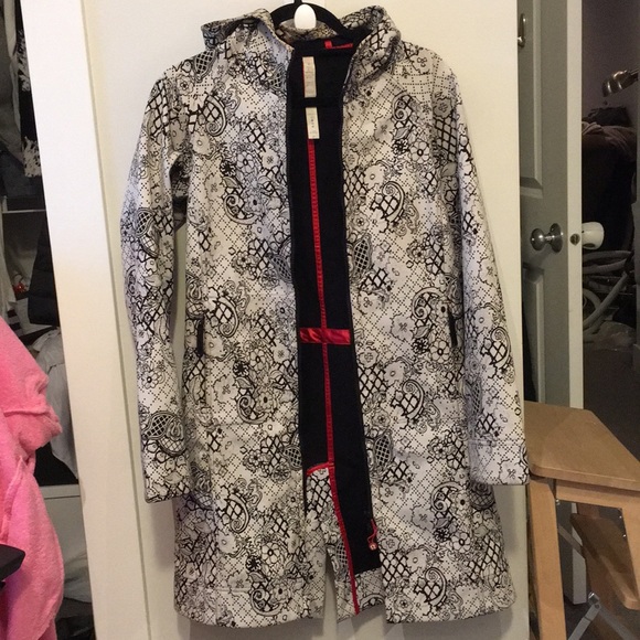 Lululemon size 4 rain jacket - Picture 1 of 8